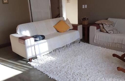 Nova Friburgo House | Casa ampla com 5 suítes, piscina e churrasqueira.