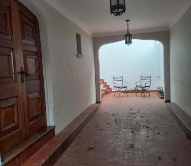 La Plata House | Casa amplia para 5 personas y cochera, a pasos del centro