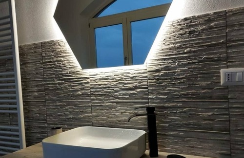 Tigliole Apartment | Casa Appartamento Vacanza La Rondulina Suite