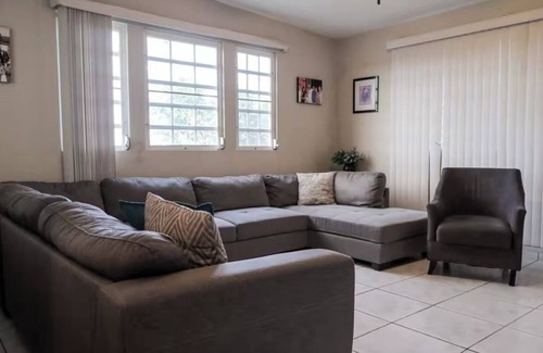 Sabana Hoyos House | Casa Arostegui - SpaciousnRetreat Near the Beach