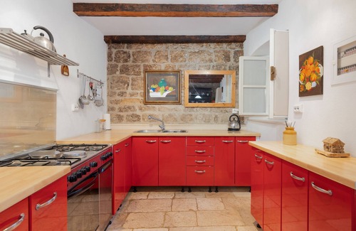 Vrboska Cottage | Casa Belinda | Quaint Village Stone Cottage on Hvar Island