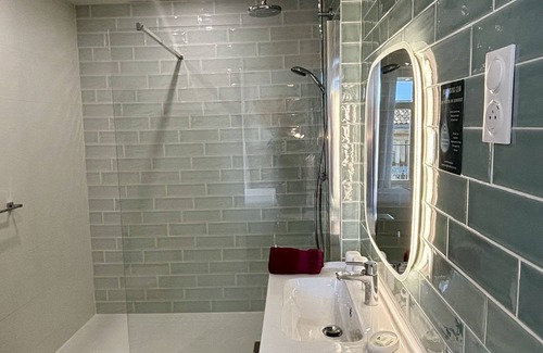 Serignan House | Casa Belle