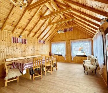 Rucar House | Casa BiaFlor