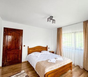 Rucar House | Casa BiaFlor