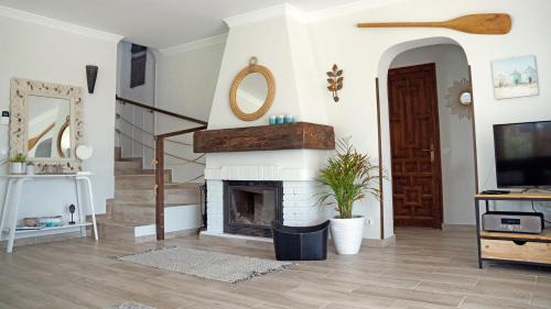 Urbanizacion Costabella Villa | Casa Blue Vista - villa & guestroom