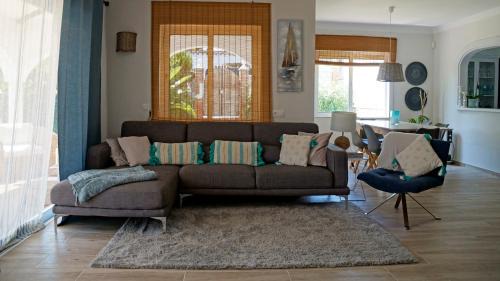 Urbanizacion Costabella Villa | Casa Blue Vista - villa & guestroom