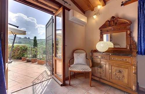 Pontassieve House | Casa Camomilla A: A pleasant and spacious two-story independent house surrounded by meadows and by green hills, with Free WI-FI.