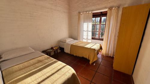 Las Rosas House | Casa cercana a plaza de Villa de las Rosas con patio y asador