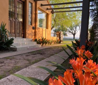 Chascomus House | Casa Chalet "La Roja" -vista a la laguna!-