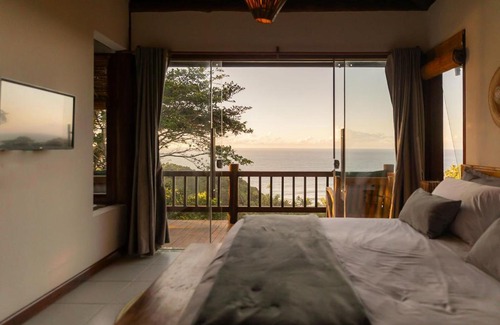 Ilheus Apartment | Casa com 4 Suítes, Piscina e Churrasqueira