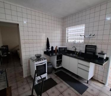 Raul Cury House | Casa com churrasqueira e piscina