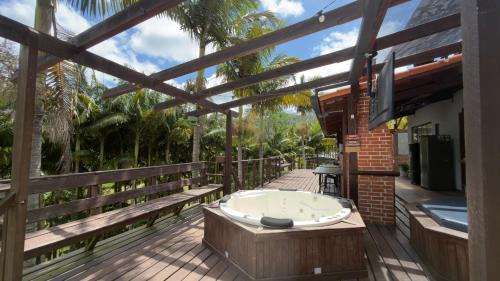 Nova Friburgo House | Casa com hidro privativa e área gourmet próximo ao Centro