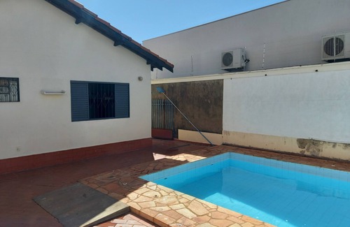Nasser House | Casa com Piscina, 3 Qtos, Cabe 10 Pessoas. Próximo ao Shopping Campo Grande
