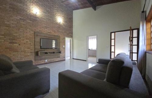 Brotas House | Casa com piscina próxima à natureza