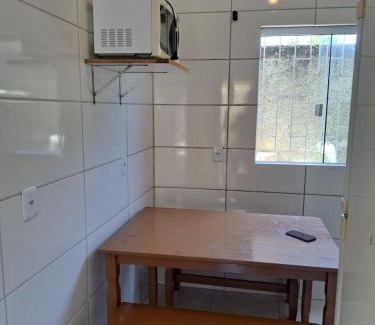 Rio Vermelho Norte House | Casa com trilha para praia 2 quartos com garagem privativa