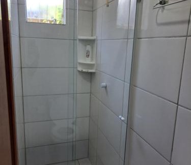 Rio Vermelho Norte House | Casa com trilha para praia 2 quartos com garagem privativa