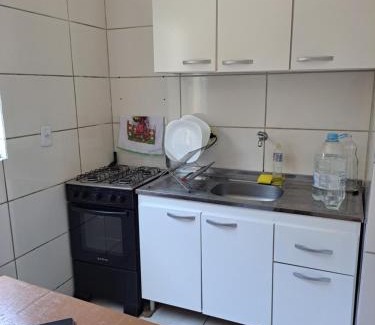 Rio Vermelho Norte House | Casa com trilha para praia 2 quartos com garagem privativa