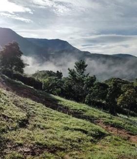 Baependi House | Casa com Varanda na Natureza
