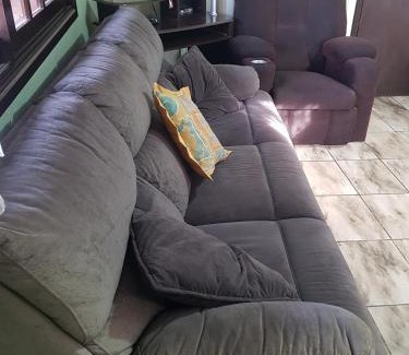 Cambara do Sul House | Casa Completa, 300m da Praça, Wi-Fi, 130m quadrados, 4 Camas de Casal, 4 Quartos, Até 11 Pessoas, Quintal com Vasta Área Verde, Varanda nos Fundos, Garagem Coberta 1 Carro, Estacionamento Interno 2 Carros, Churrasqueira, Fogão a Lenha