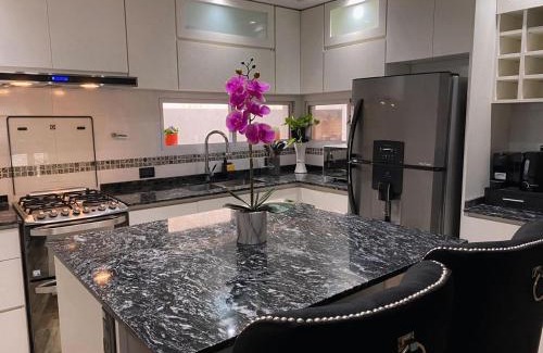 Valentin Alsina House | Casa Completa con Balcon y Patio privado