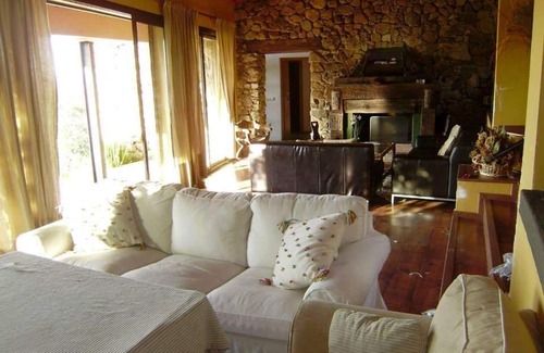 Guillena House | Casa con encanto frente al lago