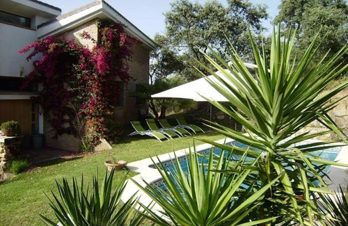 Guillena House | Casa con encanto frente al lago