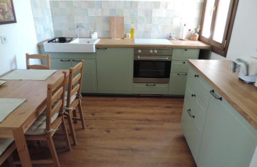 Viznar House | Casa con jardín y aparcamiento en Viznar, junto a Granada