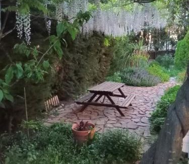 Viznar House | Casa con jardín y aparcamiento en Viznar, junto a Granada