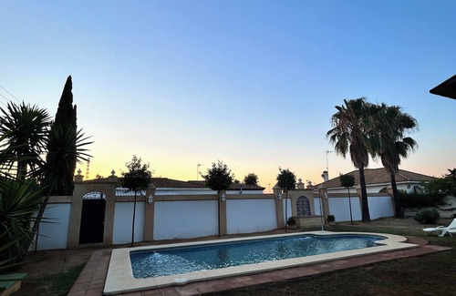 Sanlucar la Mayor Ski Chalet | Casa CON Piscina, A 18 KM DE Sevilla