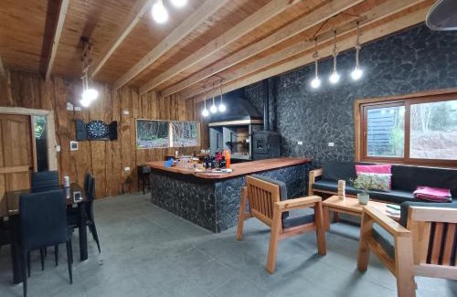 Pinto Ski Chalet | Casa con quincho y piscina privados
