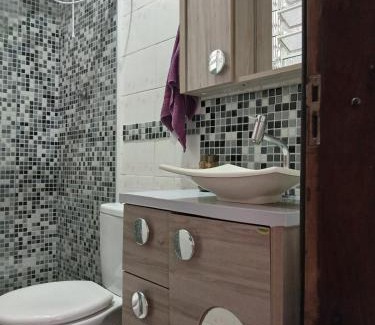 Pinheirinho House | Casa confortavel com 2 quartos Wi-Fi e estacionamento numero 1