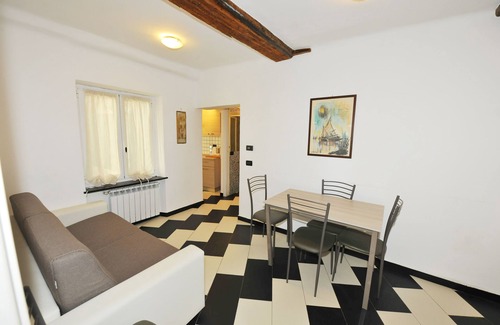 Pre Apartment | Casa Costa Serena, one step away from train station and cruise ships and Aquarium