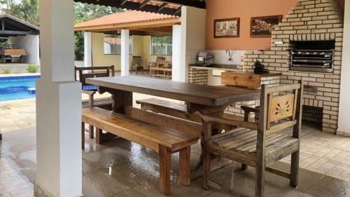 Quadra House | Casa de Campo com Piscina e Churrasqueira