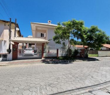 Itacolomi House | Casa de férias para 12 pessoas em Picarras e Beto Carrero