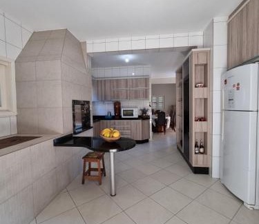 Itacolomi House | Casa de férias para 12 pessoas em Picarras e Beto Carrero