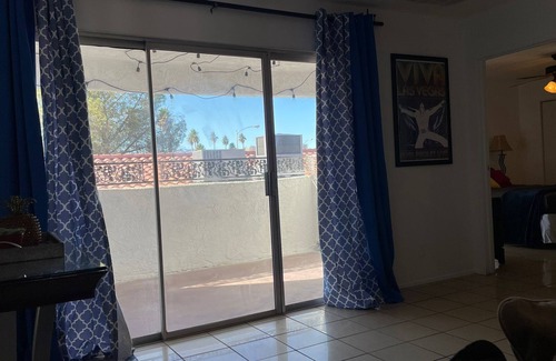 Royal Crest Rancheros Apartment | Casa de Harmon 7 min to Strip/Airport w/2 master bed