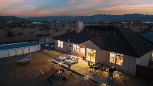 Joshua Tree House | Casa De Kota by AvantStay Pool Firepit Games Secluded Chic