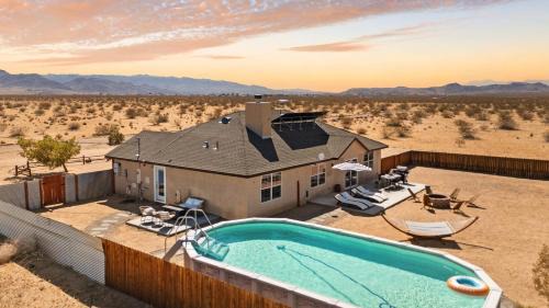 Joshua Tree House | Casa De Kota by AvantStay Pool Firepit Games Secluded Chic