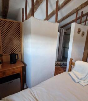 Baza Bed & Breakfast | Casa De La Familia - Casa Rural