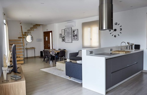 Iznajar House | Casa de Nueva Construcción con Vistas al Mayor Embalse de Andalucía