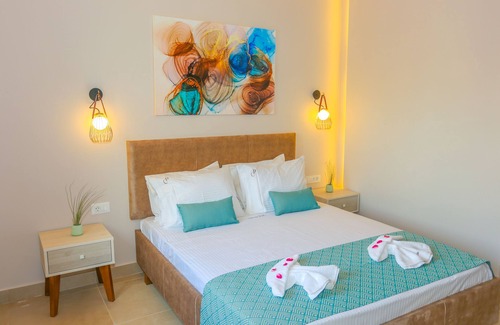 Old Town Hotel | Casa de Potie - Casa 7: Double Room With Balcony in the Heart of Chania Old Town
