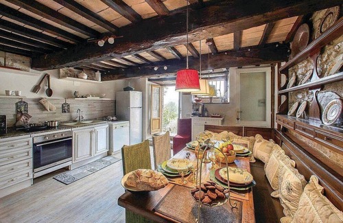 Pieve di Chio Villa | Casa del Cantore: A characteristic and welcoming two-story cottage surrounded by meadows and by green hills, in the border area between Umbria and Tuscany, with Free WI-FI.