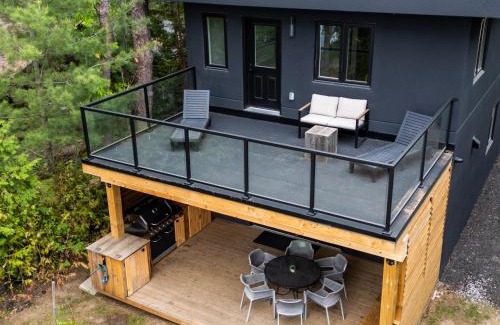 Washago House | Casa Del Capo Luxury Lakefront Retreat with Infrared Sauna, Dock, EV
