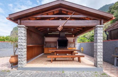 Arco de Sao Jorge House | Casa del Mar I by GALMI