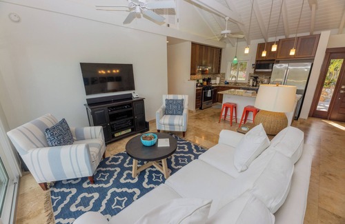 Fish Bay Villa | Casa Del Palmas ~ Solar, full AC, pool + ocean view