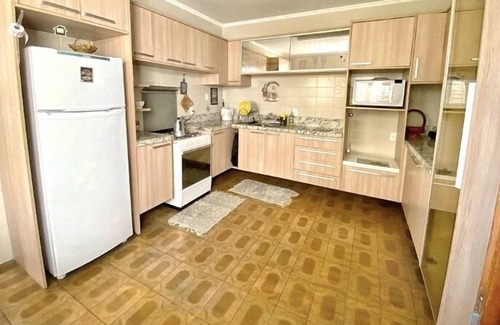 Sao Pelegrino House | Casa do Rogério Hostel - shopping