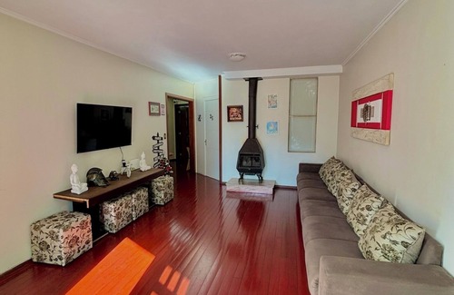 Sao Pelegrino House | Casa do Rogério Hostel - shopping