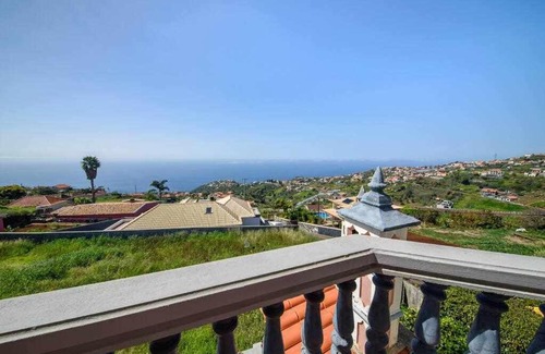 Canhas House | Casa do Tornadouro by Mth