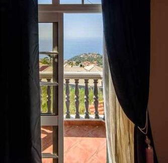 Canhas House | Casa do Tornadouro by Mth