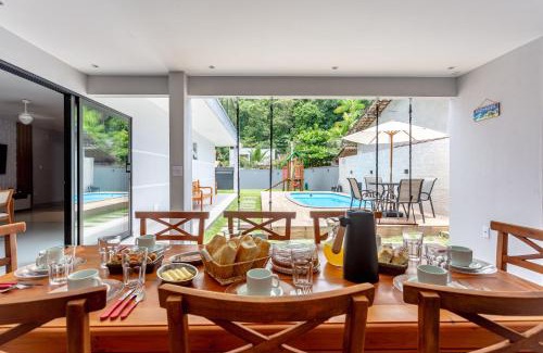 Mambucaba House | Casa em Paraty com 4 Suítes, Piscina e Churrasqueira Próximo Praias
